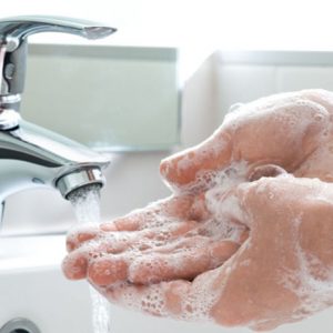 Tekuté mydlá, peny, krémy a pasty na ruky